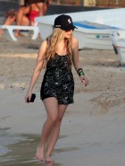 Avril Lavigne beach