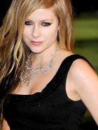 Avril Lavigne cleavage