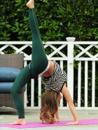 Carmen Electra flexible yoga class