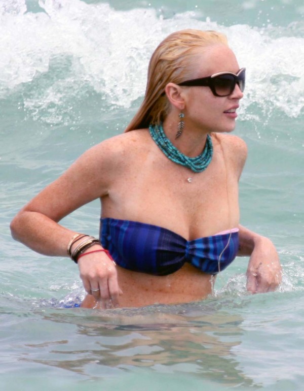 Lindsay Lohan oops boob slip in a bikini