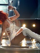 Rihanna and Britney Spears hot perform