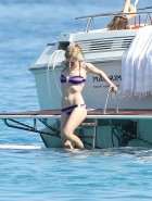 Avril Lavigne bikini