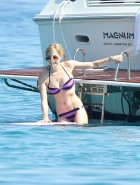 Avril Lavigne bikini