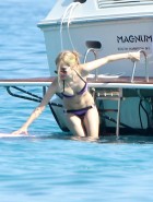 Avril Lavigne bikini