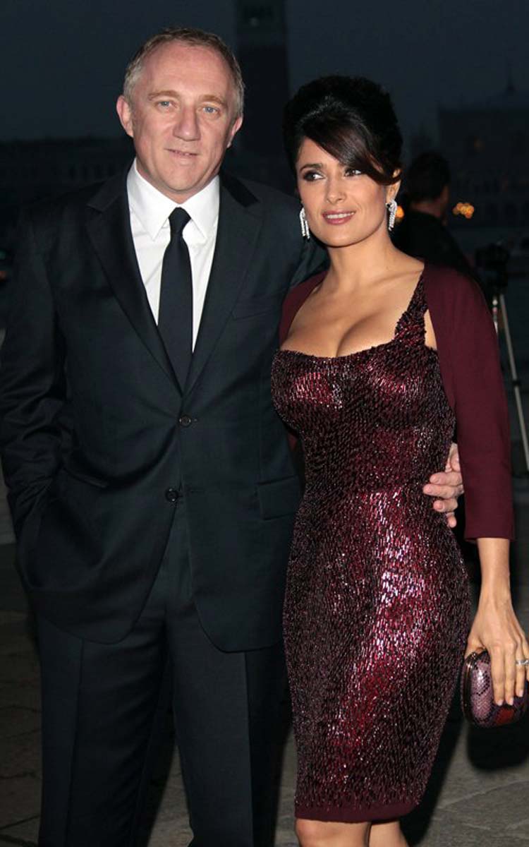 [Image: salma-hayek-cleavage-venice-9.jpg]